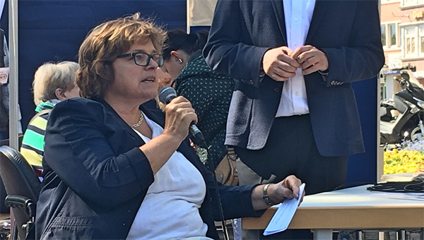 Petra Wontorra am Stand der Teilhabeberatung