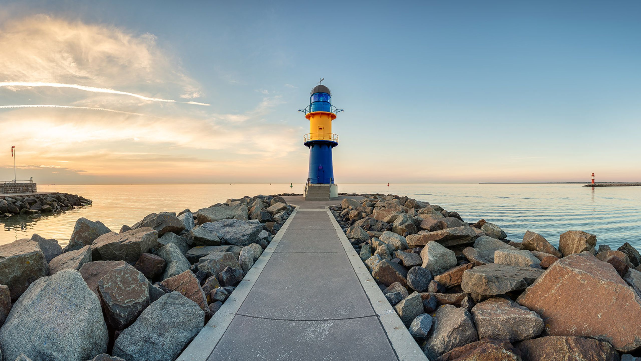 Leuchtturm weist den Weg in den sicheren Hafen.